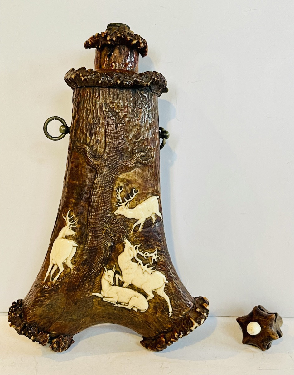 Powder Flask Made Of Carved Stag Antler -photo-1